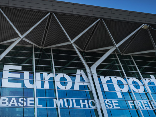 Façade de l'aéroport international de Mulhouse Bâle